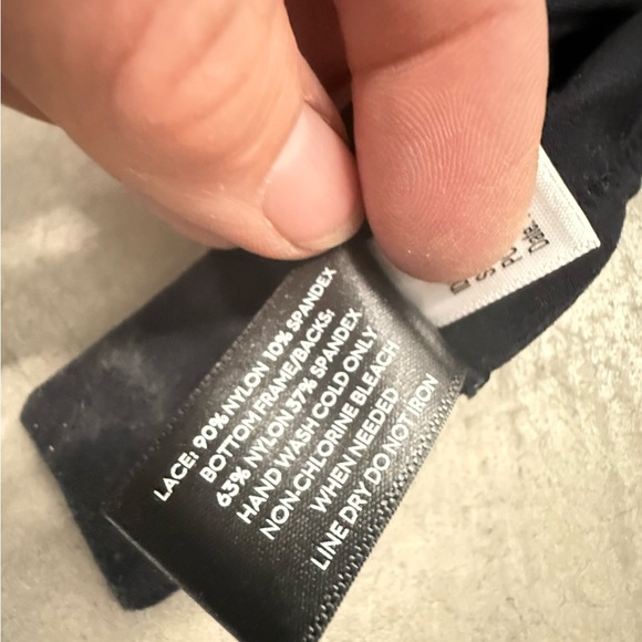 Simply Vera Vera Wang Intimates Black & Beige Lace Wireless Bra - 34D - Picture 8 of 11